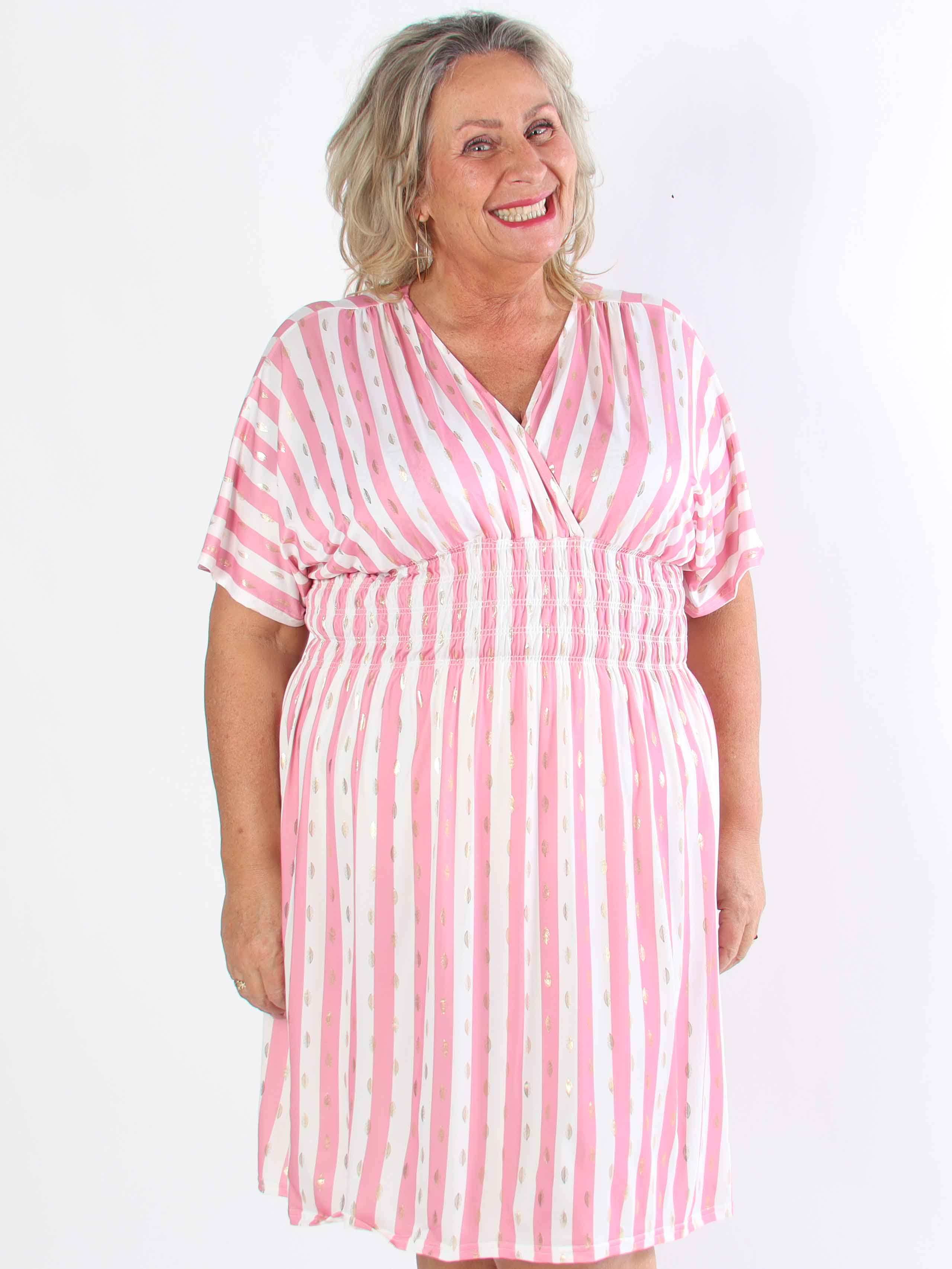 Pams Stripe Short - Randig plus size-klänning med gulddetaljer